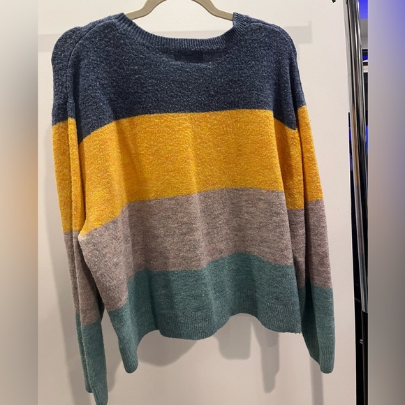 H&M color blocked sweater - Picture 3 of 3